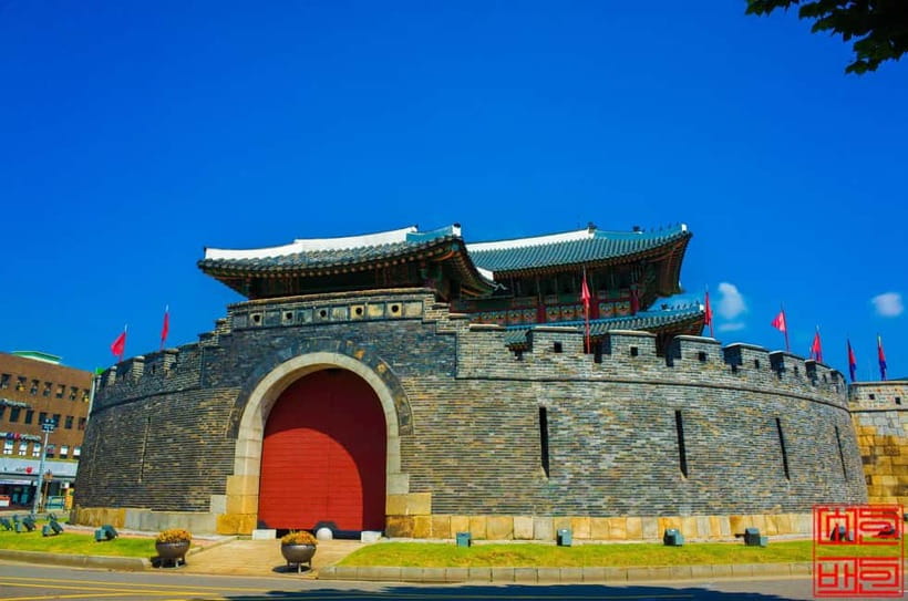 Seoul: Suwon Hwaseong, Folk Village, & Starfield Library - A smart Seoul day trip: Suwon fortress, Joseon palace, and modern Seoul-style fun