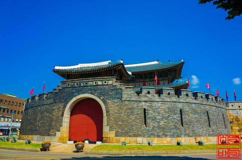 Seoul: Suwon Hwaseong, Folk Village, & Starfield Library - Price and value: why $56 can feel fair for this mix