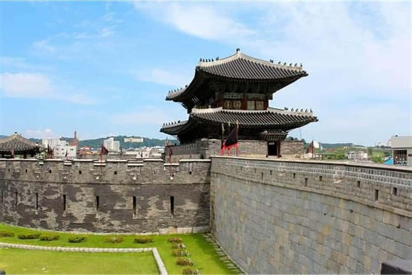 Seoul: Suwon Hwaseong, Folk Village, & Starfield Library - What I’d pack for this day (so you enjoy it more)