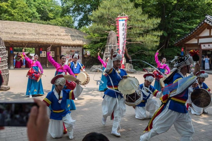 Seoul: Suwon Hwaseong, Folk Village, & Starfield Library - Pickup in Seoul: choose Hongik University or Myeongdong