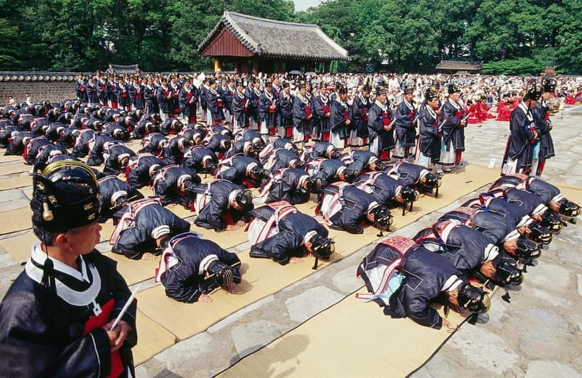 Seoul: UNESCO Sites tour: Palace, Shrine & Bukchon Village - Guide quality makes the difference: clear English, fun energy, lots of helpful photos