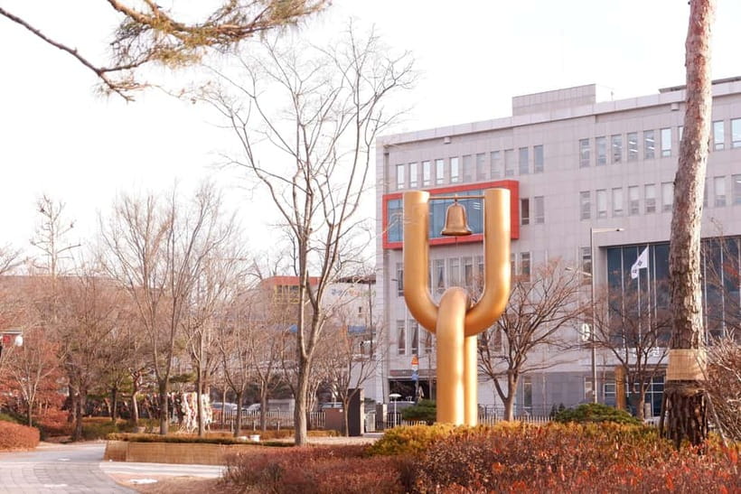 Seoul: War Memorial, Jogyesa Temple & Tapgol Park Tour - Jogyesa Temple: a spiritual site that also carries modern memories