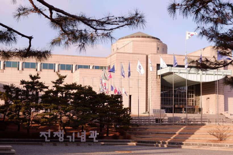 Seoul: War Memorial, Jogyesa Temple & Tapgol Park Tour - Tapgol Park: independence movement history in the heart of Seoul