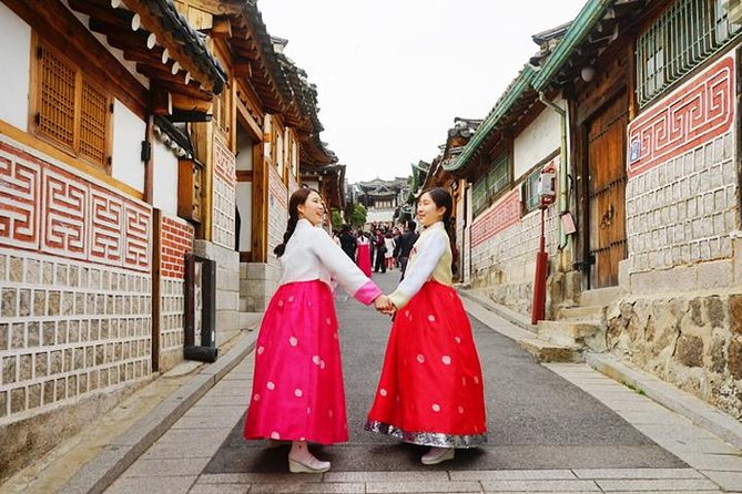 Small Group Seoul Highlight Tour opt. Hanbok & Tea Ceremony - Namsan cable car and N Seoul Tower: the panoramic payoff