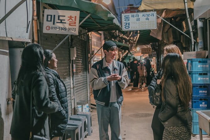 Street photoshoot and Seoul Hidden gem History Walking Tour - Seoul after 5:30 pm: why this timing works