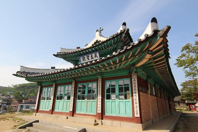 Street photoshoot and Seoul Hidden gem History Walking Tour - Logistics that actually matter on the ground