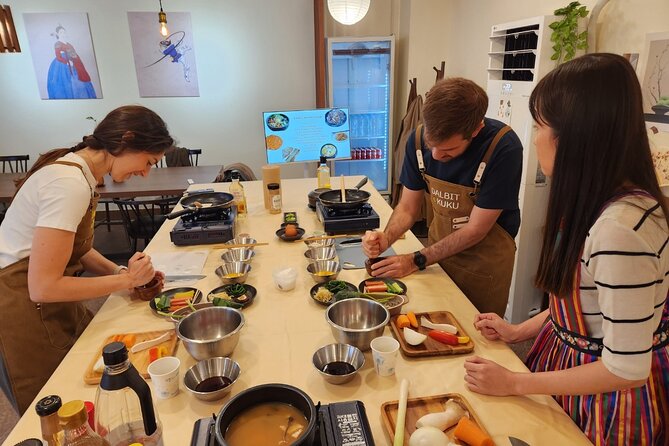Traditional Korean 6-Dish Cooking Class + Hidden Alley Tour Seoul - Walking off the main streets: Euljiro hidden alleys and stories