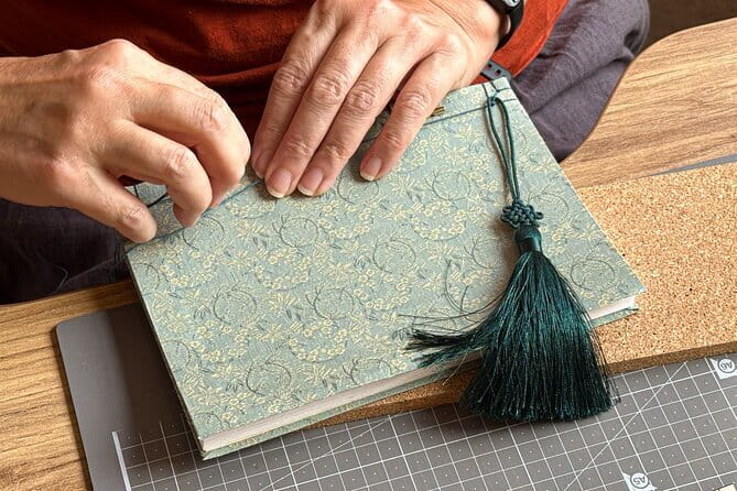 Traditional Korean Bookbinding Experience in Seoul, Hongdae - The Hanji lesson: paper tied to Joseon-era writing